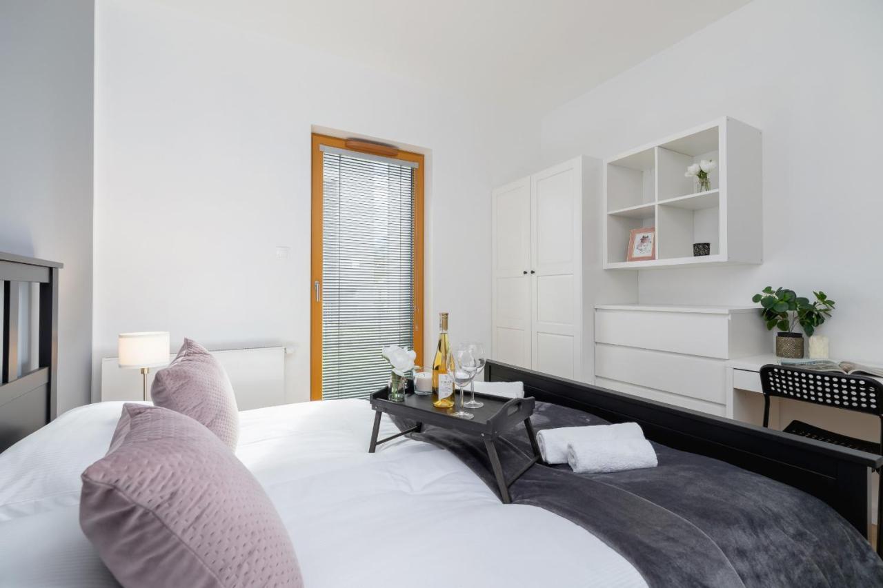 Luxurious Apartment Rakowicka Krakow By Renters Prestige Exterior photo
